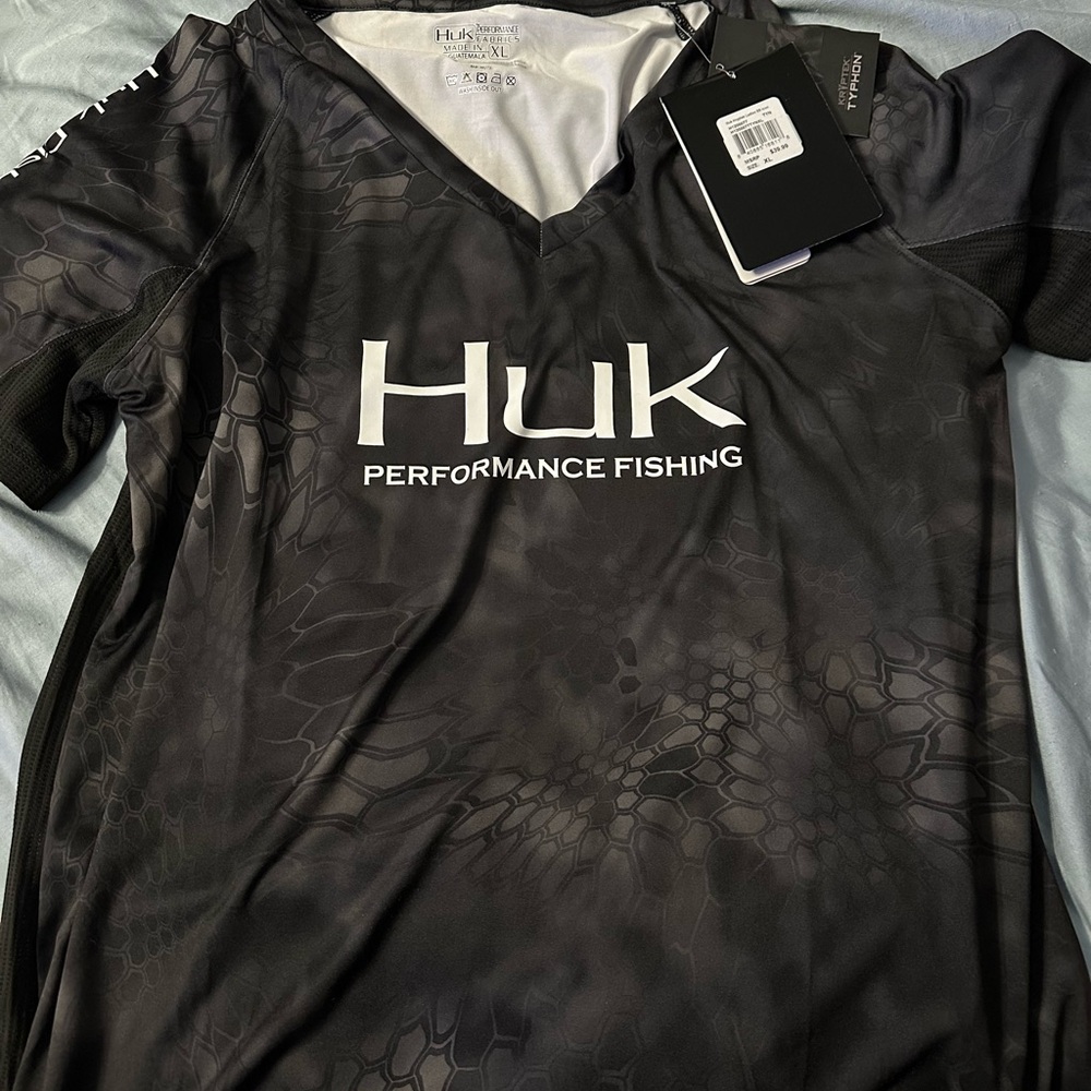 Women’s Huk UPF shirt NWT